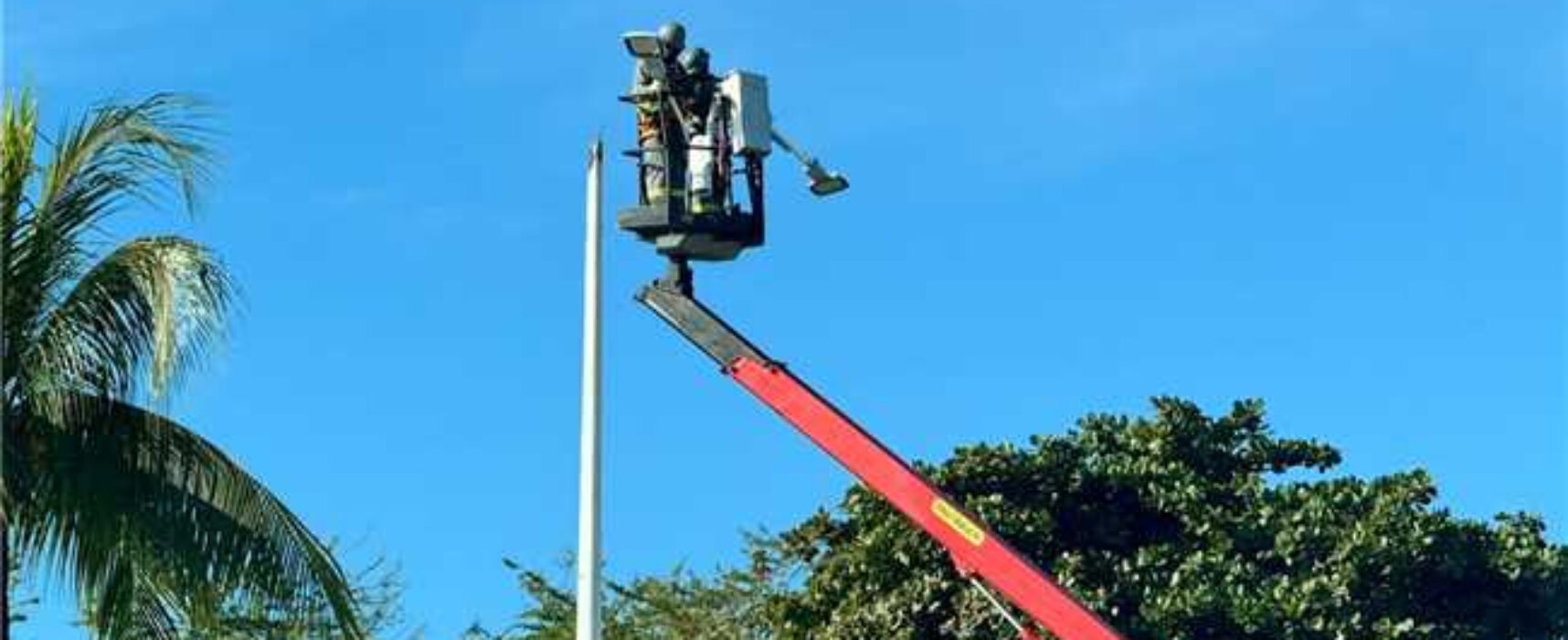 Ilhéus inicia modernização da iluminação na Avenida e Ponte Lomanto Júnior