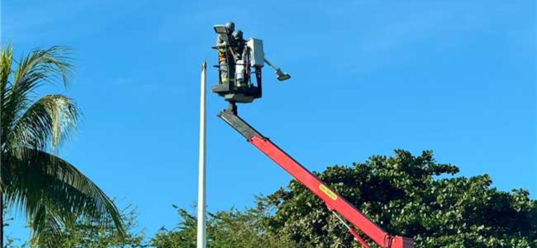 Ilhéus inicia modernização da iluminação na Avenida e Ponte Lomanto Júnior