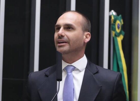 PGR denuncia Eduardo Bolsonaro e Paulo Figueiredo por coação PGR denuncia Eduardo Bolsonaro e Paulo Figueiredo por coação
