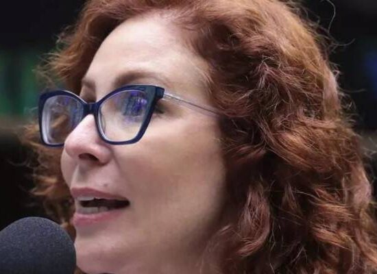 Moraes formaliza pedido de extradição de Zambelli da Itália para cumprimento de pena