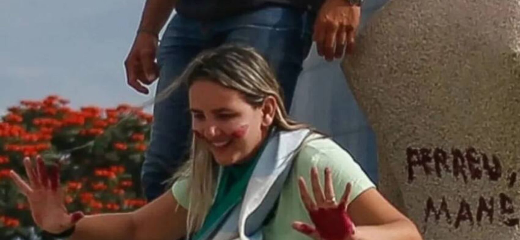 STF mantém condenação de mulher que pichou estátua em ato golpista de 8 de Janeiro