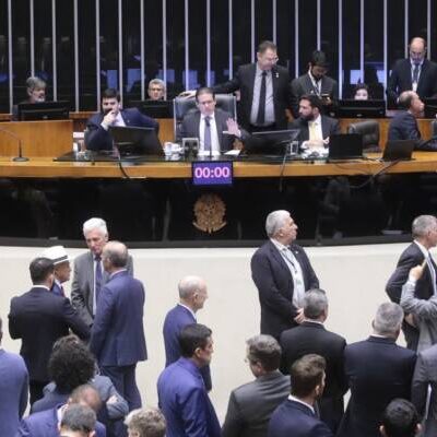 Datafolha: 76% são contra aumento do número de deputados