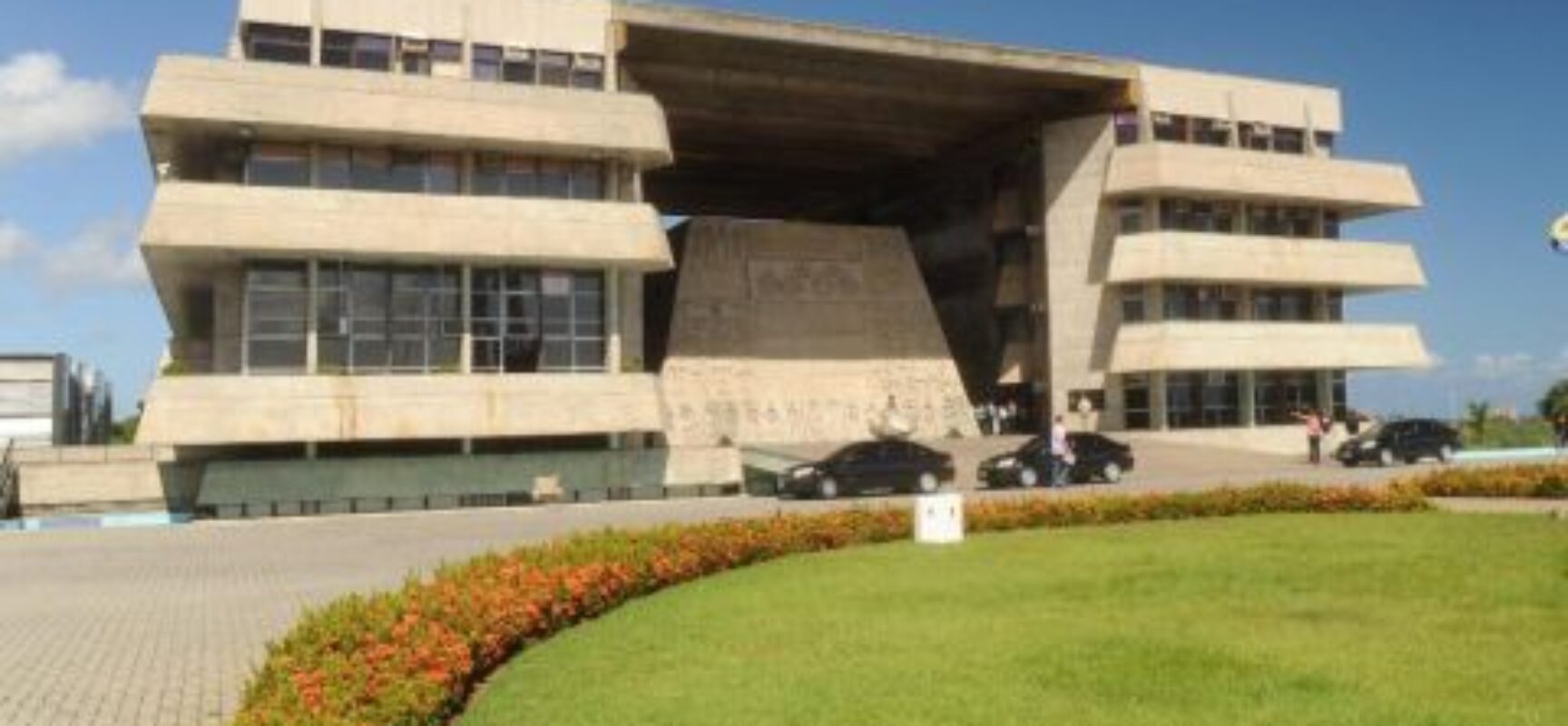 Assembleia promulga lei que garante medicamentos à base de cannabis