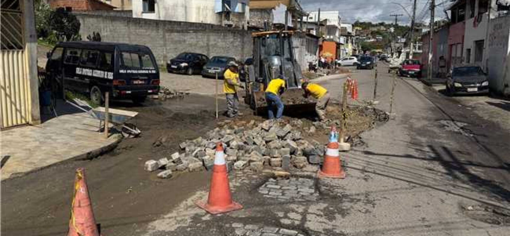 Prefeitura de Ilhéus realiza reparo em rede de drenagem pluvial na Avenida Uberlândia