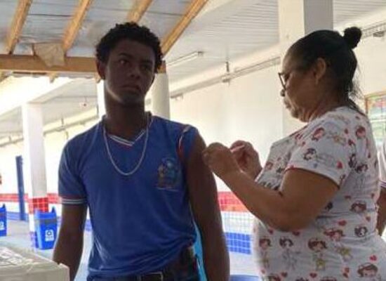 Vacinação nas Escolas mobiliza Ilhéus e atualiza caderneta de quase 2 mil estudantes