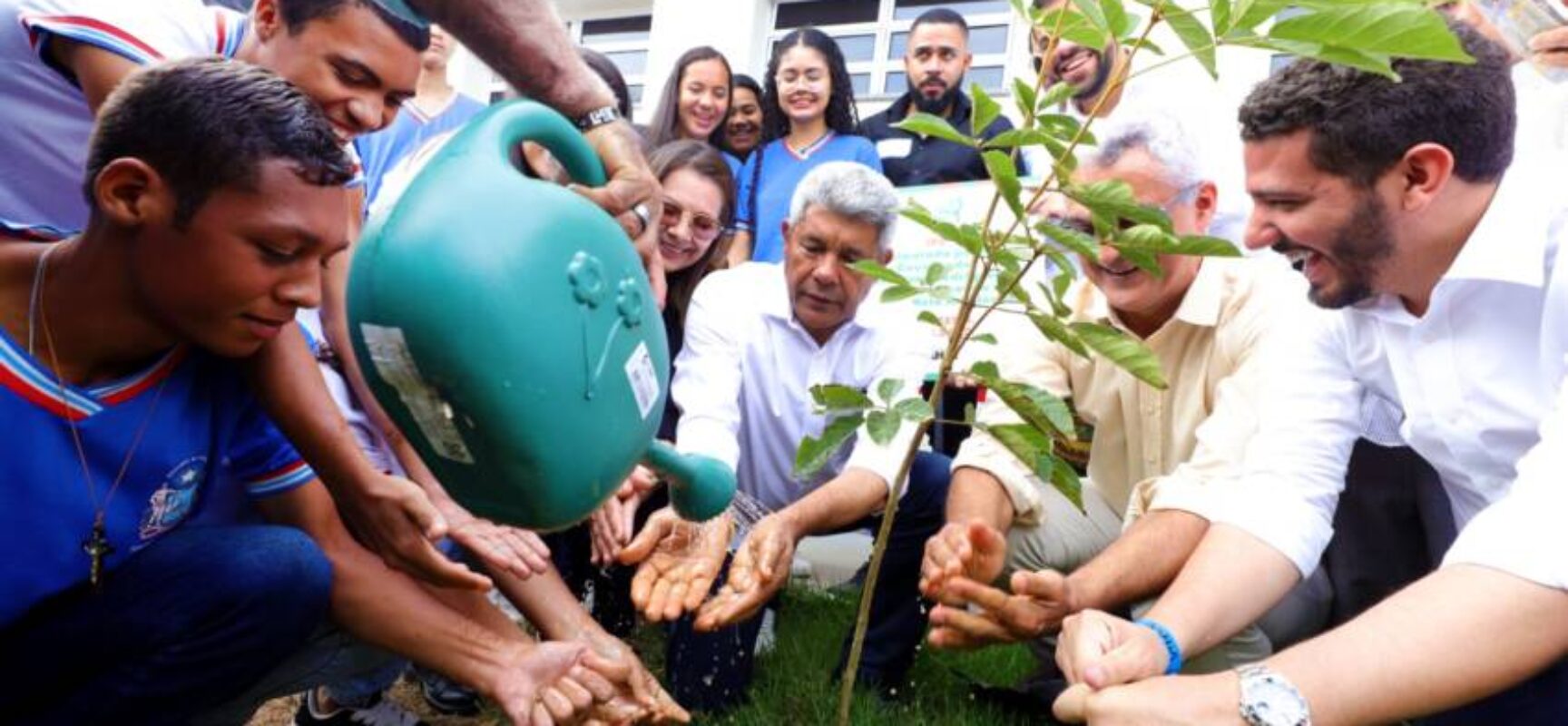 Governo do Estado fortalece educação e segurança em Apuarema com entrega de equipamentos