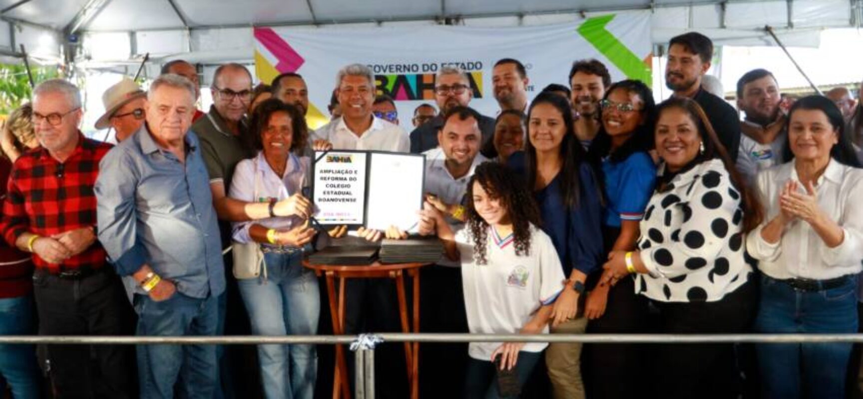Governador autoriza reforma de quatro escolas e ampliação do abastecimento de água para 7 mil baianos de Boa Nova