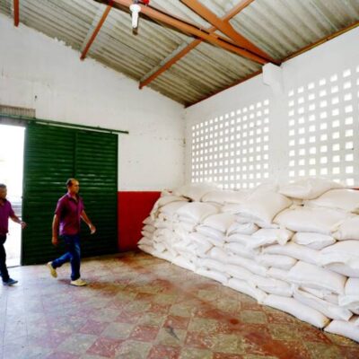 Entrega de milho e outras ações emergenciais ajudam agricultores do interior baiano a enfrentarem consequências da seca