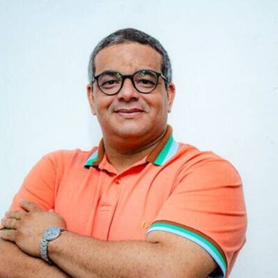 POR PROF. EMENSON: *Ilhéus pode brilhar na avenida Sapucaí, mas ainda tropeça na calçada da própria história*