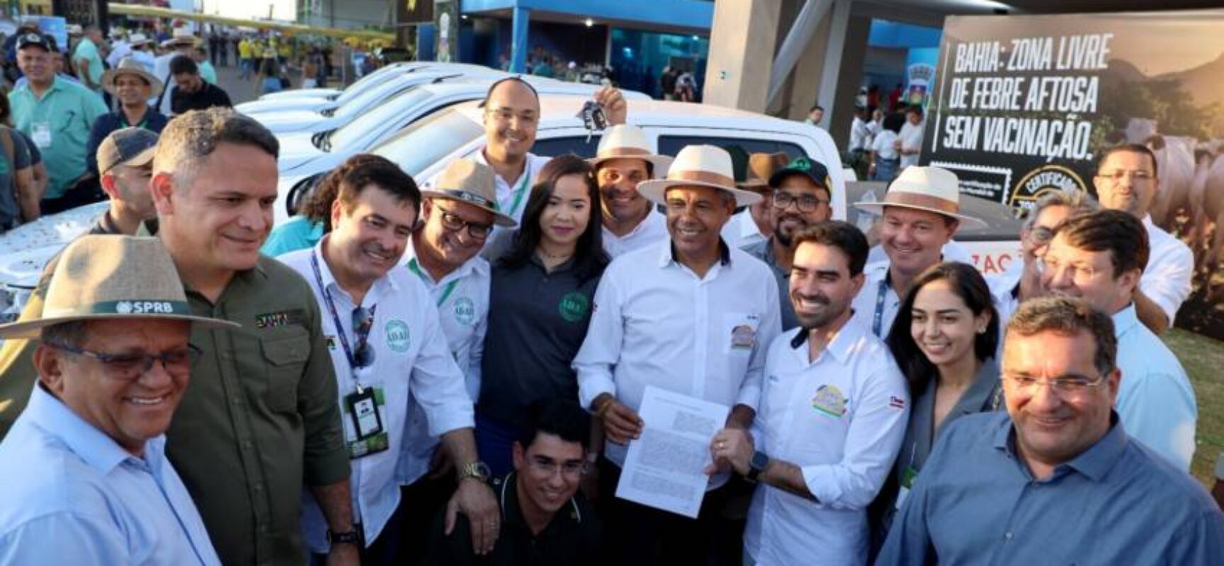 Bahia Farm Show: Estado entrega veículos para a fiscalização da produção agropecuária