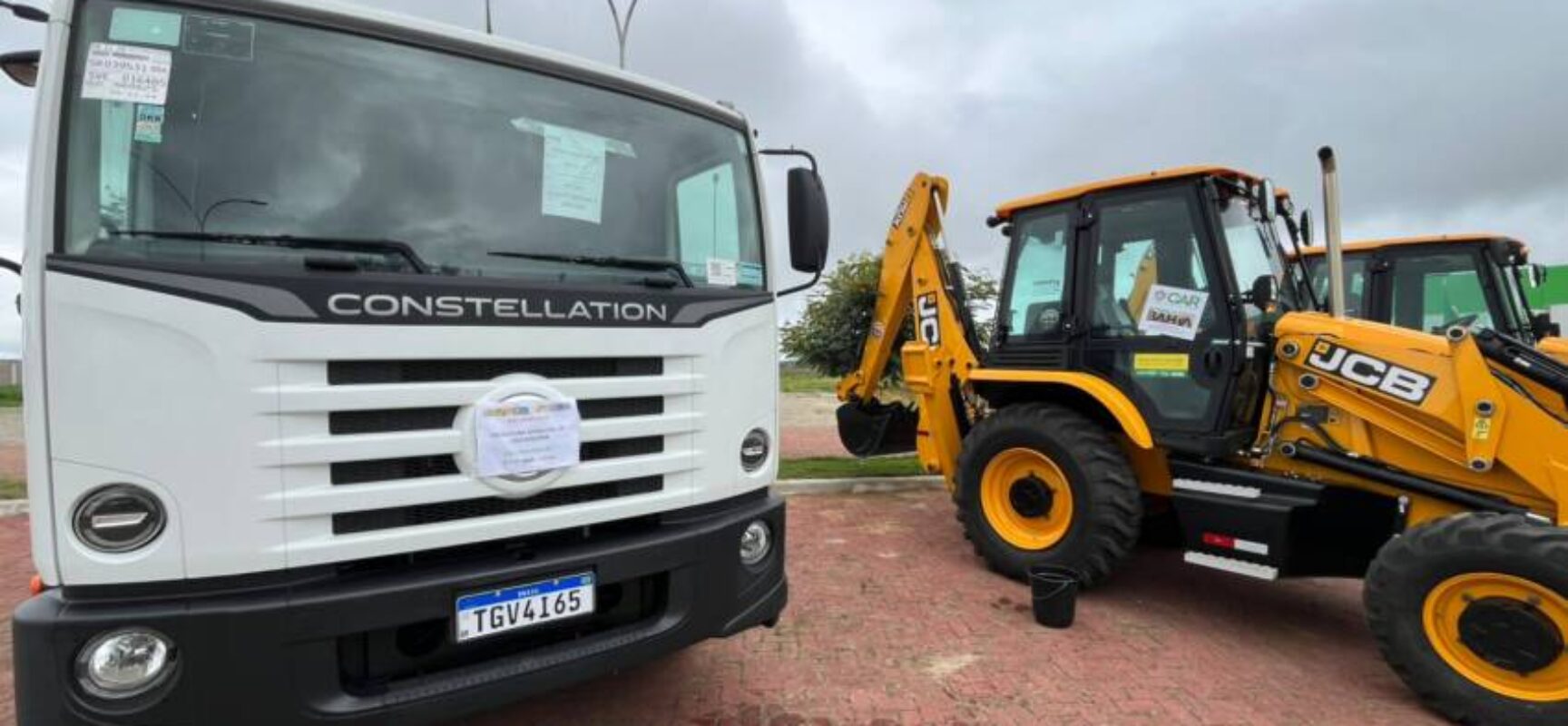 Governo do Estado entrega maquinários e autoriza requalificação de mercado municipal em Jaguaquara