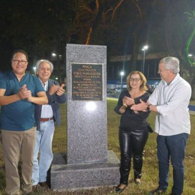 Crianças e idosos fazem a festa na entrega da Praça Otávio Mangabeira no centro de Itabuna