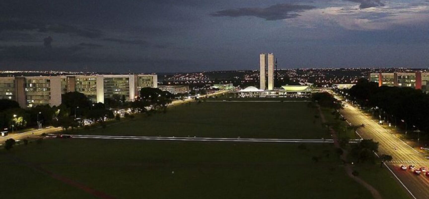 Sancionada lei que reajusta salários de servidores do Poder Executivo federal