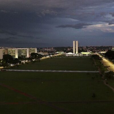 Sancionada lei que reajusta salários de servidores do Poder Executivo federal