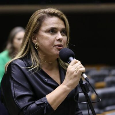 Comissão aprova projeto que prevê apoio a apresentações artísticas nos transportes públicos