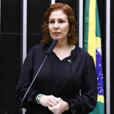 Câmara autoriza licença de 127 dias solicitada pela deputada Carla Zambelli