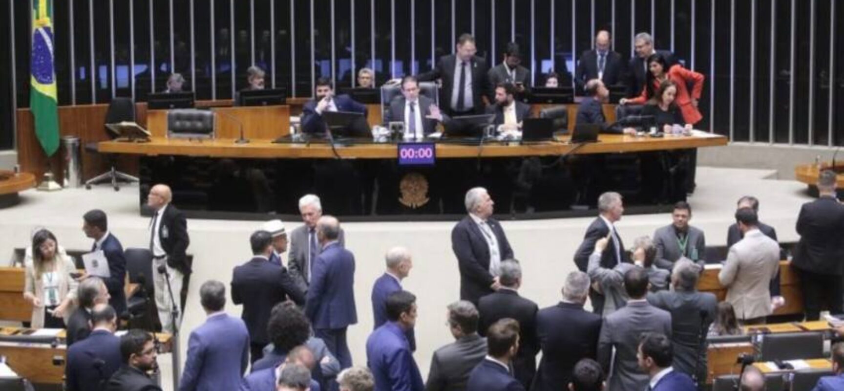 Aprovado pedido de urgência para projeto que suspende aumento do IOF