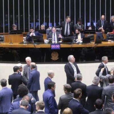 Aprovado pedido de urgência para projeto que suspende aumento do IOF