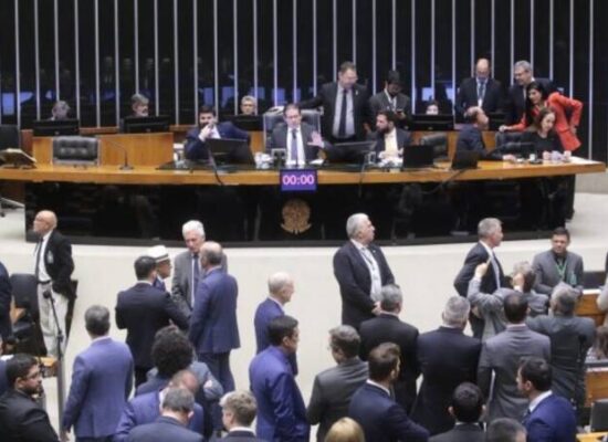 Aprovado pedido de urgência para projeto que suspende aumento do IOF