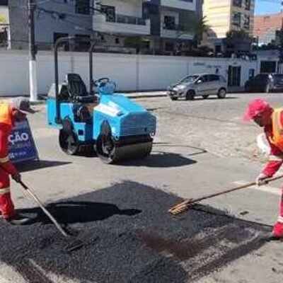 Prefeitura de Ilhéus realiza operação de tapa-buraco na Rua Tobias Barreto e Rua Rotary