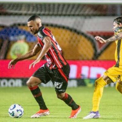 Vitória sofre gol nos acréscimos e empata com o Sport em pleno Barradão