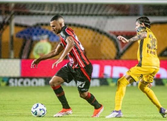 Vitória sofre gol nos acréscimos e empata com o Sport em pleno Barradão