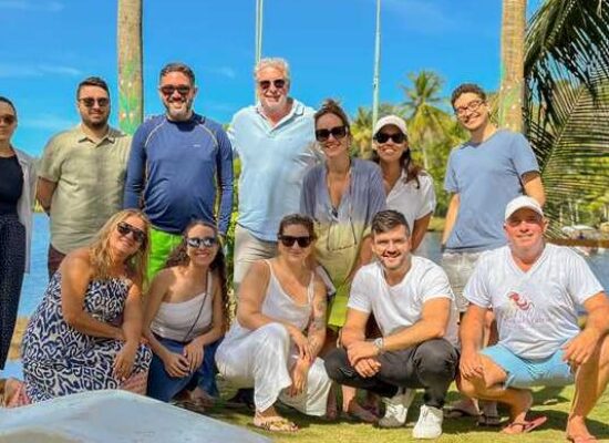 Passeio náutico com jornalistas integra press trip do Festival do Chocolate em Ilhéus