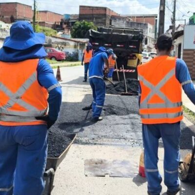 Prefeitura de Itabuna executa Operação Tapa Buracos na Califórnia e Santo Antônio