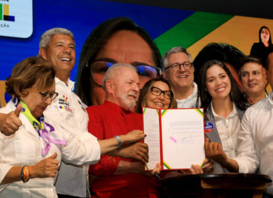 “A saúde está crescendo”, diz Lula ao anunciar, na Bahia, investimentos do Novo PAC e Agora Tem Especialistas