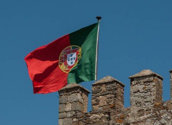 Parlamento de Portugal aprova pacote anti-imigração; medida afeta milhares de brasileiros