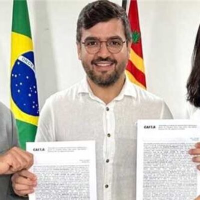Prefeito Valderico Junior assina aditivo para construção de 464 unidades do Minha Casa Minha Vida