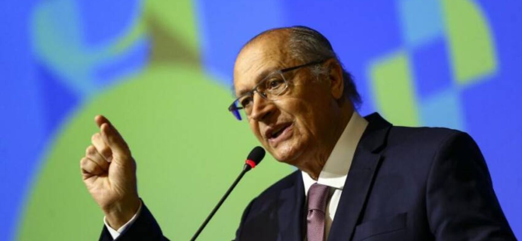 Brasil está conversando “com reserva” com Estados Unidos, diz Alckmin