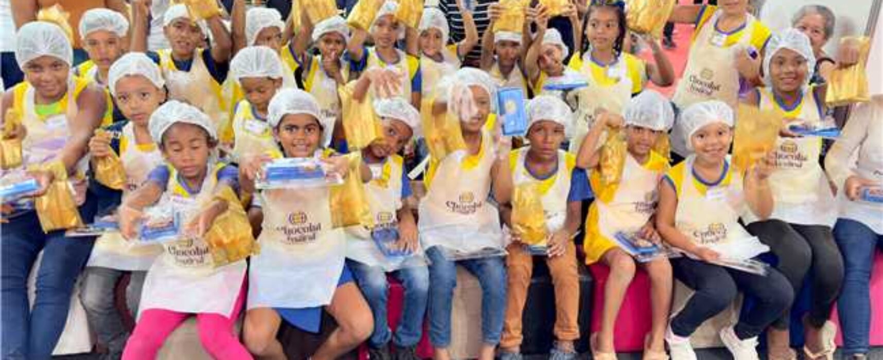Alunos de Areia Branca participam pela primeira vez da Cozinha Kids no Festival do Chocolate
