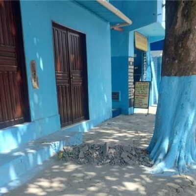 Prefeitura de Ilhéus remove construção irregular que obstruía calçada no Nelson Costa