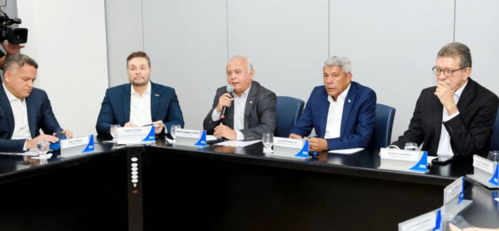 Governo da Bahia e FIEB criam grupo de trabalho para discutir impactos da taxação imposta pelos Estados Unidos e proteger a economia baiana