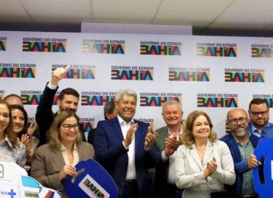 Governador recebe prefeito de Itororó para tratar de novos investimentos