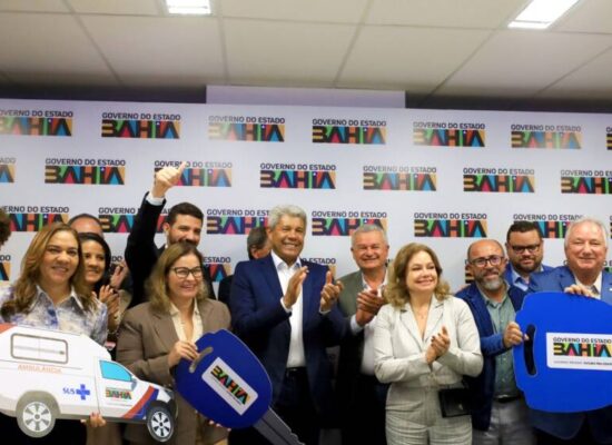 Governador recebe prefeito de Itororó para tratar de novos investimentos