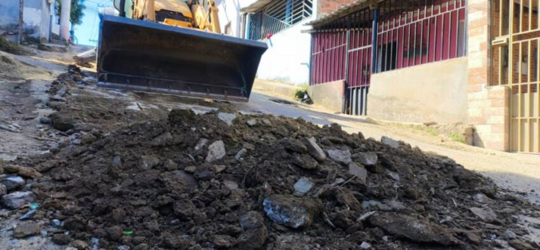 Prefeitura de Itabuna recupera a pavimentação de ruas do Jardim Vitória e São Lourenço