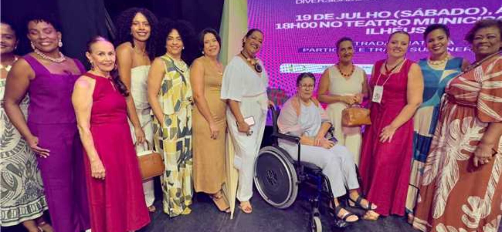 Moda, coragem e superação marcam desfile de mulheres em tratamento contra o câncer em Ilhéus