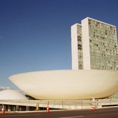 Câmara vota urgência de projeto que reduz benefícios fiscais federais