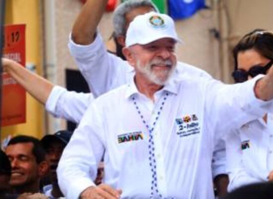 Presidente Lula acompanha cortejo do Dois de Julho pelo quarto ano consecutivo