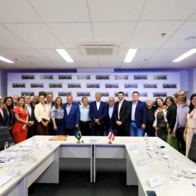 Governador recebe prefeito de Jussiape e discute investimentos no município