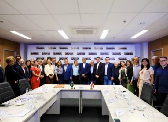 Governador recebe prefeito de Jussiape e discute investimentos no município