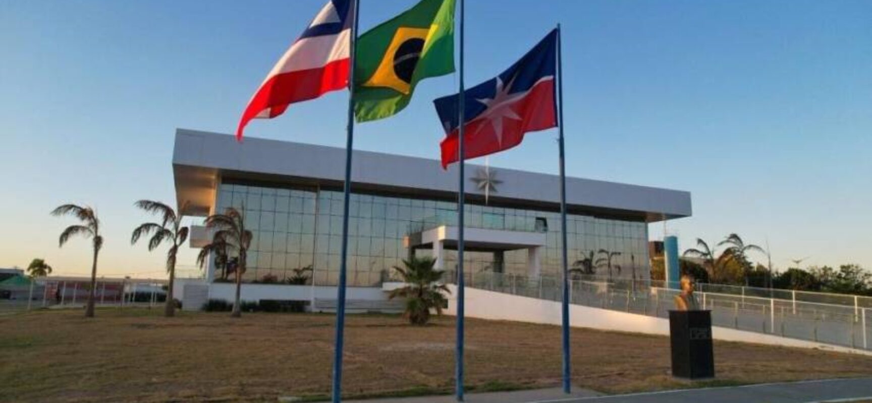 Prefeitura de LEM paga R$ 10 milhões a empresa de Goiás para fornecer unidade móvel de saúde e vira alvo do MP e TCM