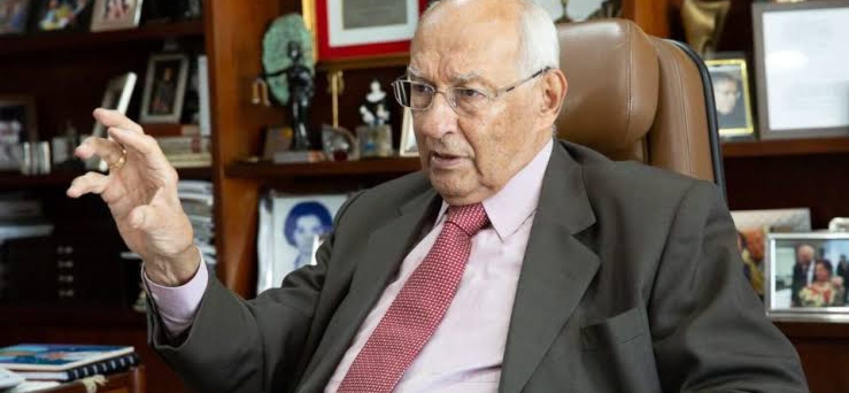 *POR IVES GANDRA: “O POVO COME PÃO, NÃO IDEOLOGIA”: