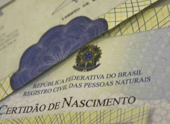 Quase 50 mil brasileiros lutam na Justiça para ter o pai na certidão