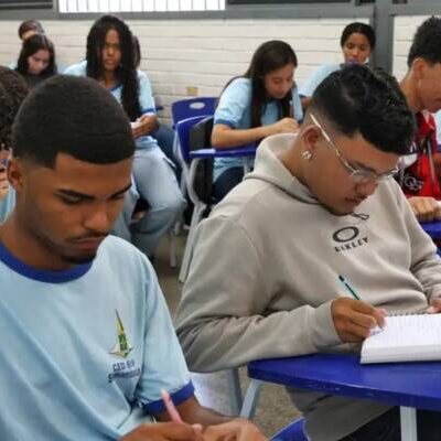 Escolas escolherão livros do Novo Ensino Médio a partir de 25 de agosto