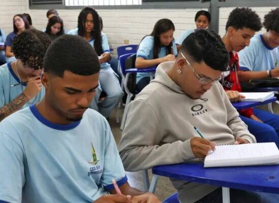 Violência e censura afetam nove em cada dez professores brasileiros