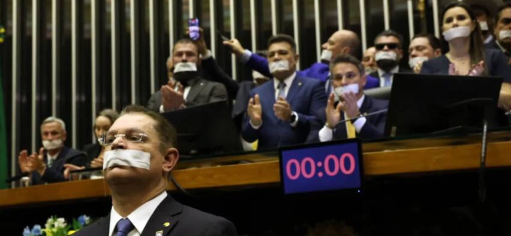 Câmara aprova urgência de projeto que pune deputados por obstrução das atividades legislativas