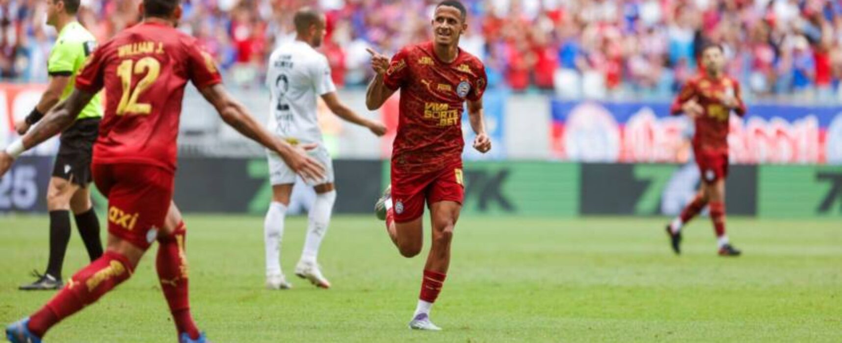 Bahia vence o Santos na Fonte Nova pelo Campeonato Brasileiro